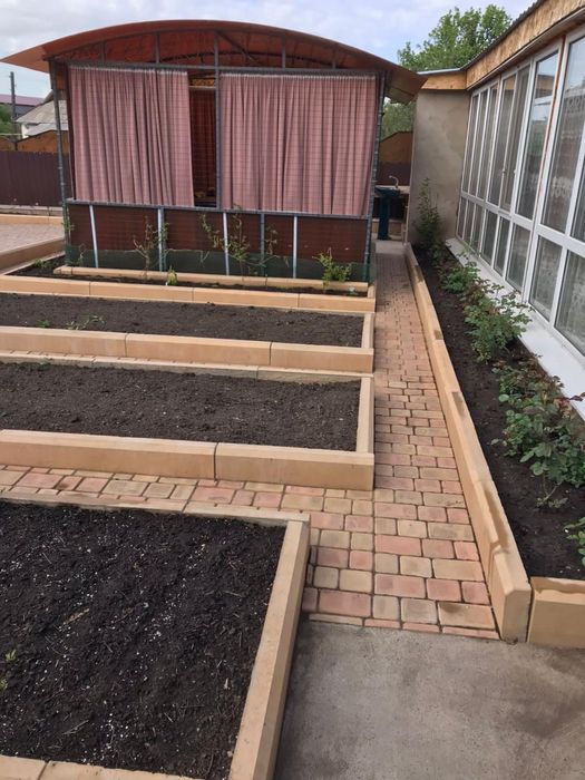 Поребрик водосток