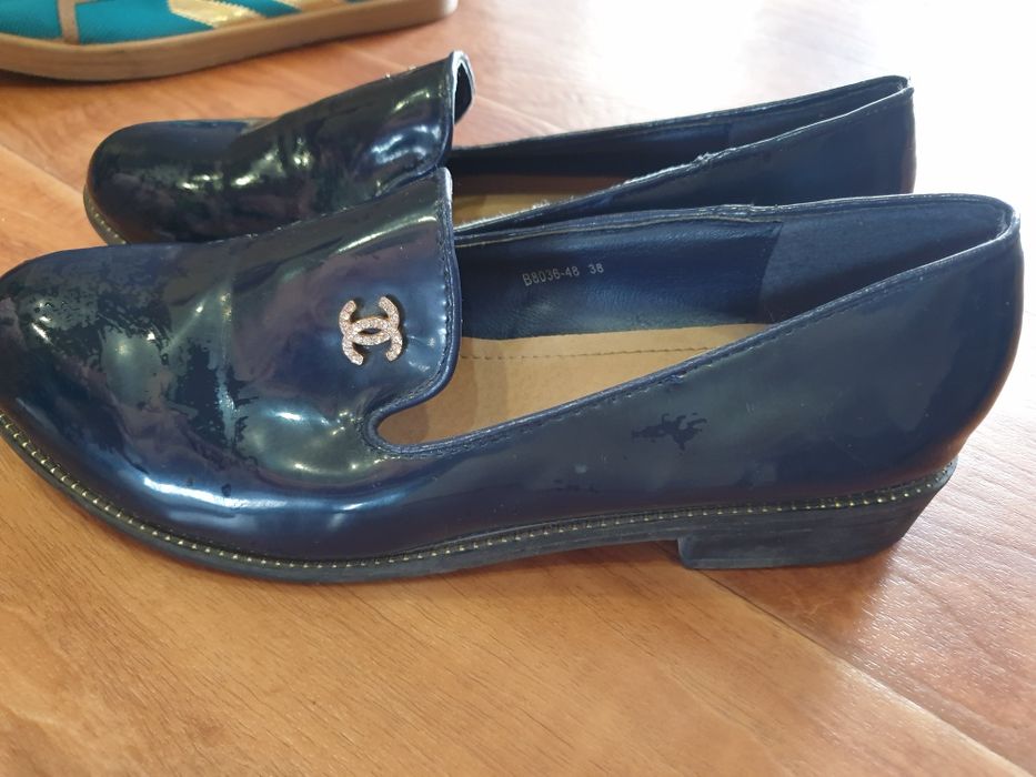 Продам туфли и кеды для школы