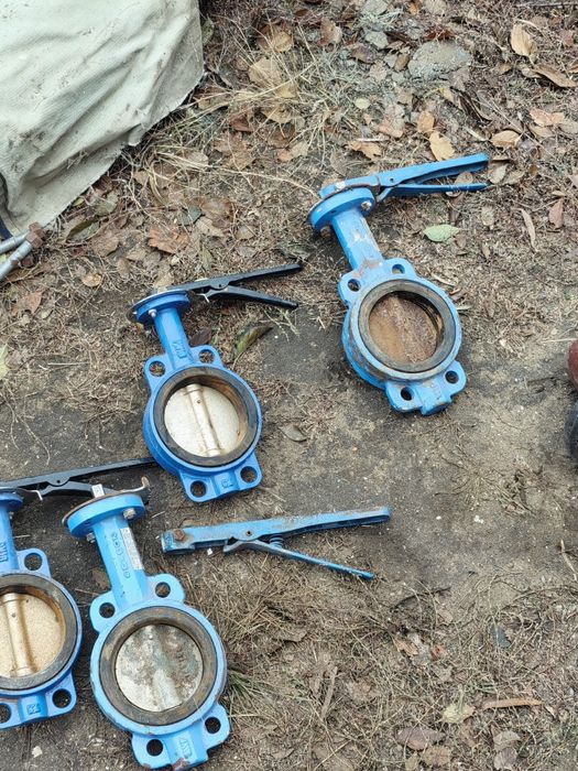 Продаю задвижки и флянцы