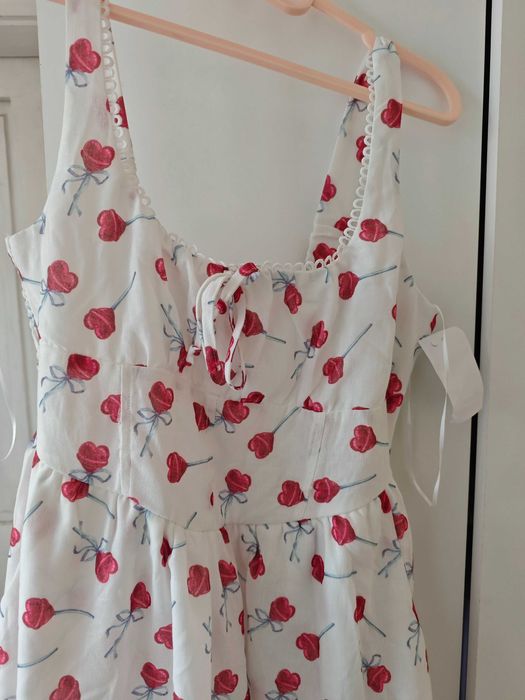 Нова рокля на близалки