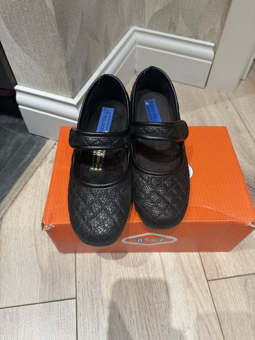 Черные туфли для девочки