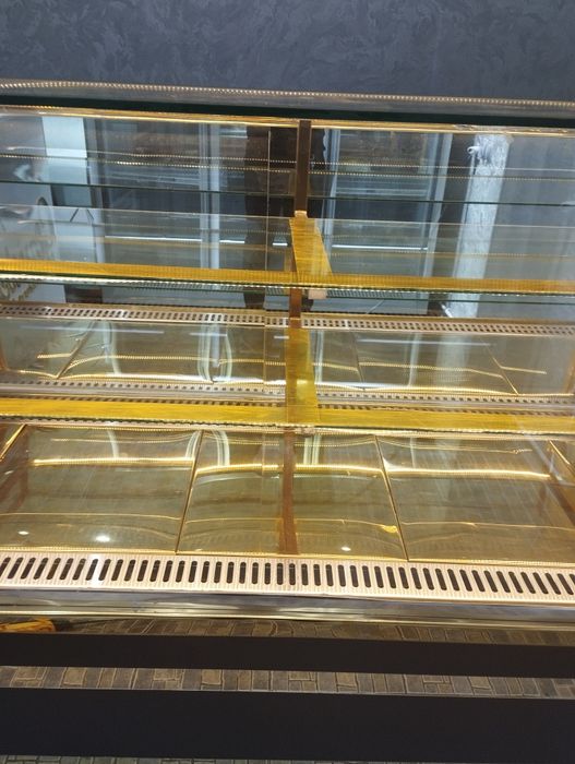 2 metrlik vitrina haladilnik . Narhi kelshladi