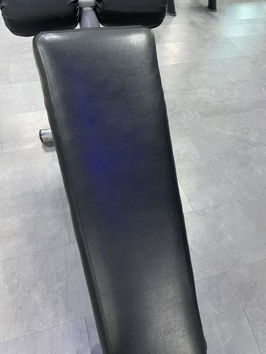 Banca abdomene declinata reglabila Matrix G3 Aparate fitness Technogym