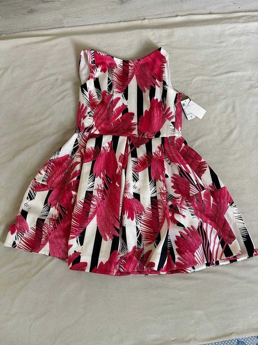 Много нарядных платьев  для девочки/ девушки  10-15 лет