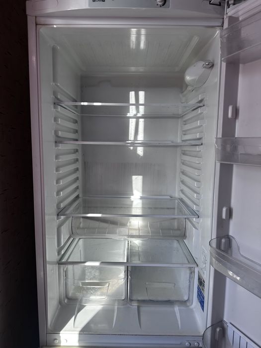 Холодильник Indesit