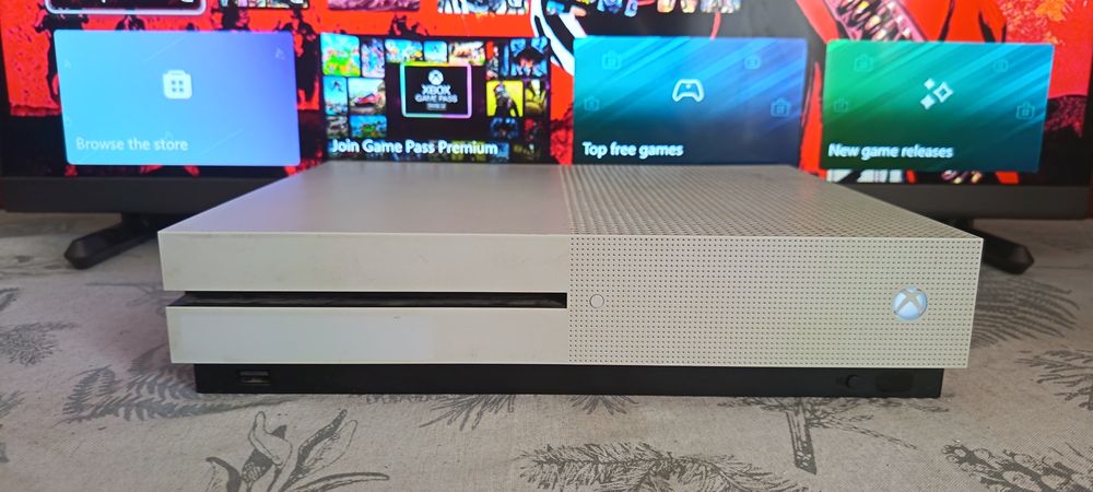 Se vinde Xbox one S