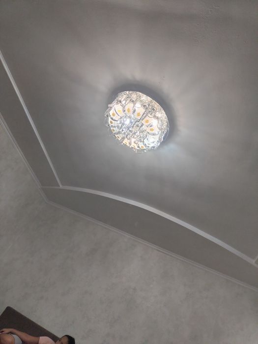 Продам люстрю для зала