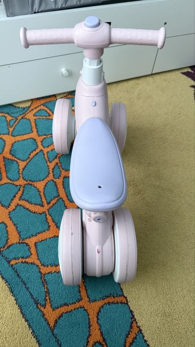 Детско колело за баланс MoMi - Tobis, розово