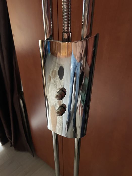 Lampa podea cu picior inalt