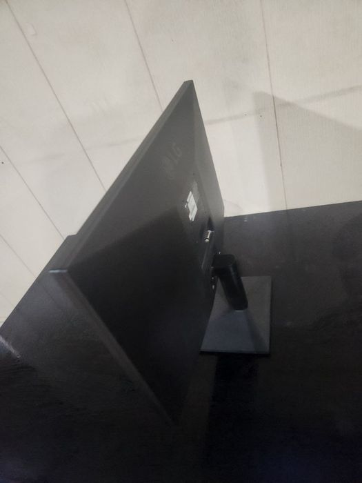 LG  Orginal  Manitor 22