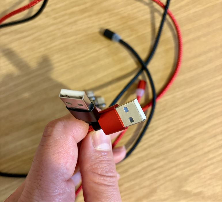 Cablu magnetic 3 în 1 USB-C / Lightning / Micro USB