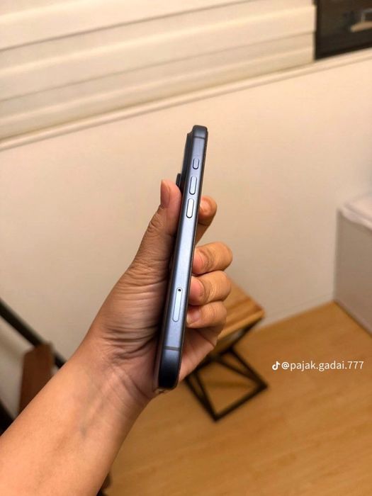 IPhone 17pro Deep Blue