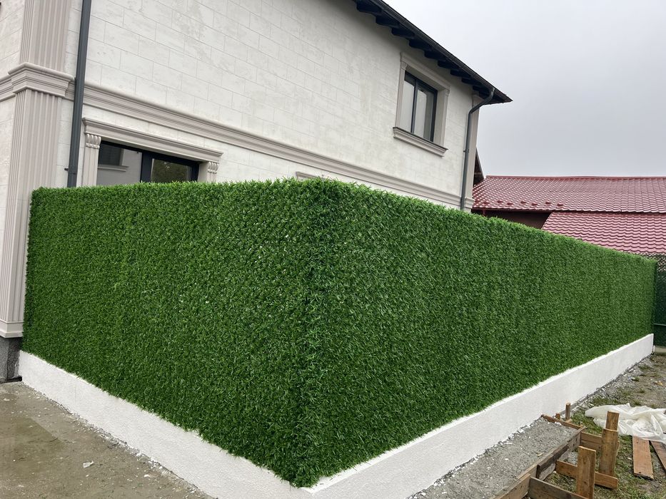 Plasa gard viu artificial 49 lei/mp