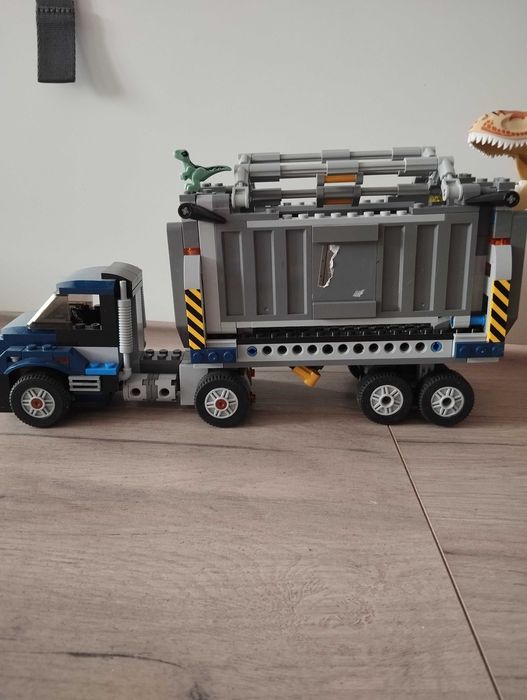 Лего с динозавром тирекс