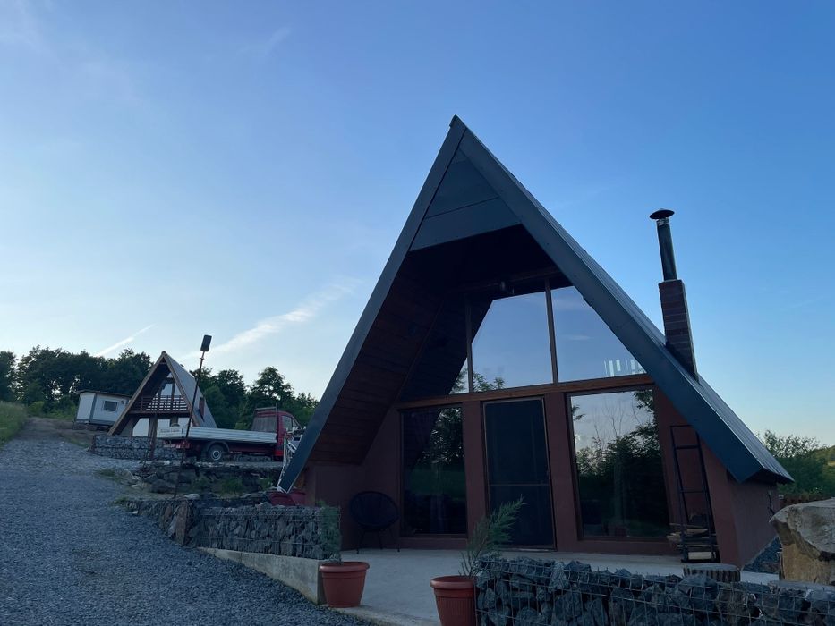 Lacul Surduc/ CabanA-lupu (A frame) de inchiriat + Ciubar