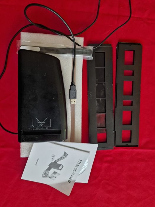 Scaner pentru filme negative si diapozitive