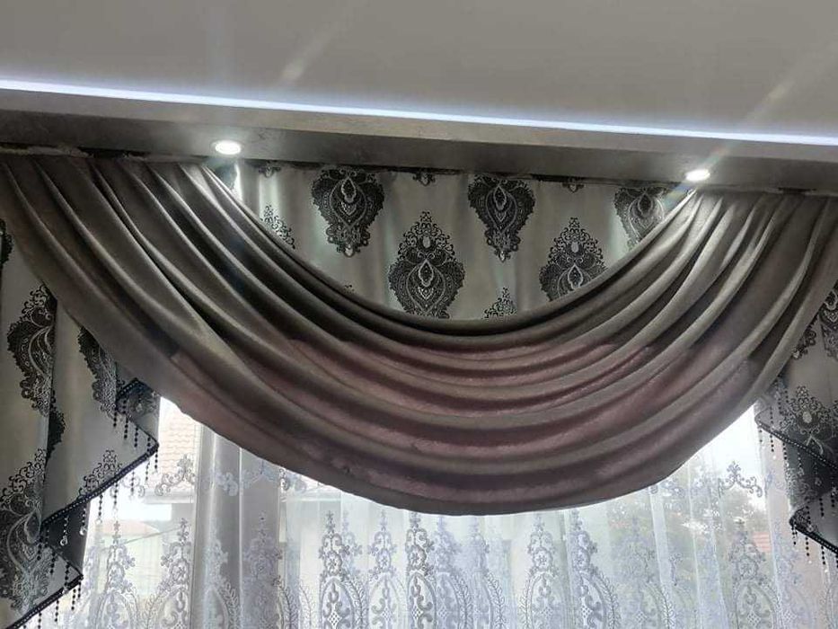 Готово ушита барокова завеса за прозорец 250см