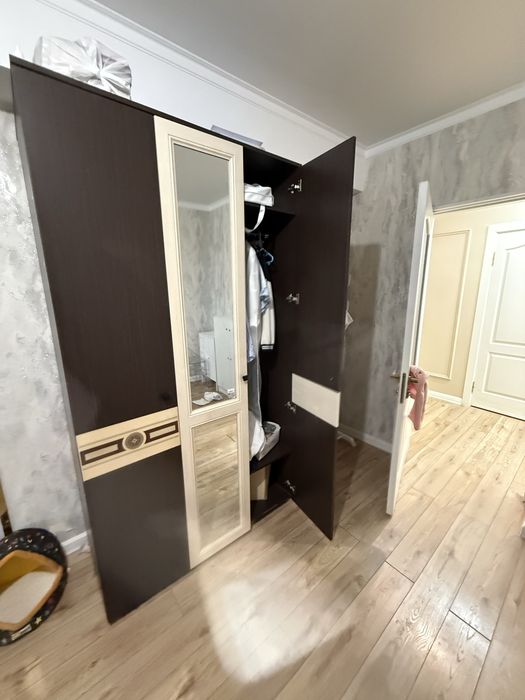 Срочно продам шкаф. Чистый б/у