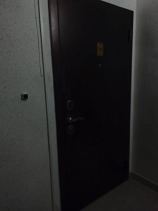 Продам дверь входную металлическую