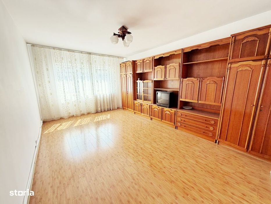 Apartament cu 3 camere decomandat + mansarda