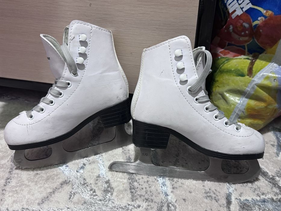 Продам коньки 3-5 лет