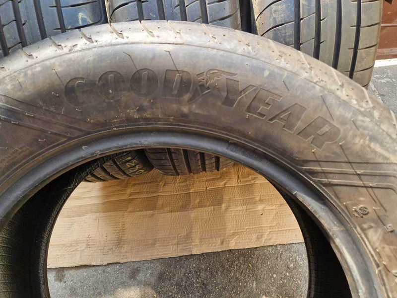 4 Goodyear R18 235/60
летни гуми 
DOT4819