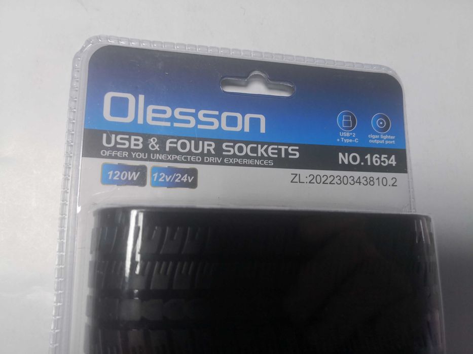 Adaptor bricheta auto x4 cu 2 usb + tip c