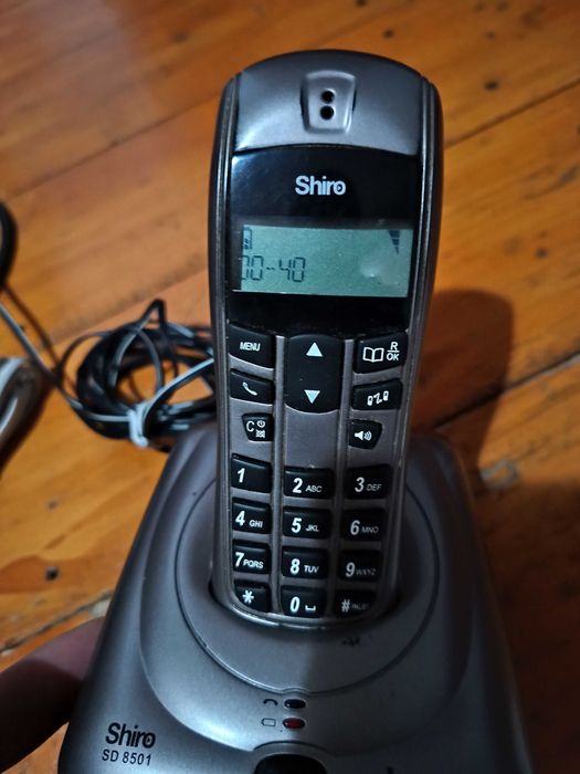 Telefon fix fara fir Shiro