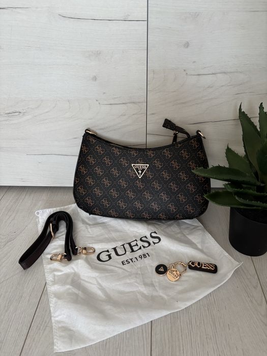 geanta de umar guess