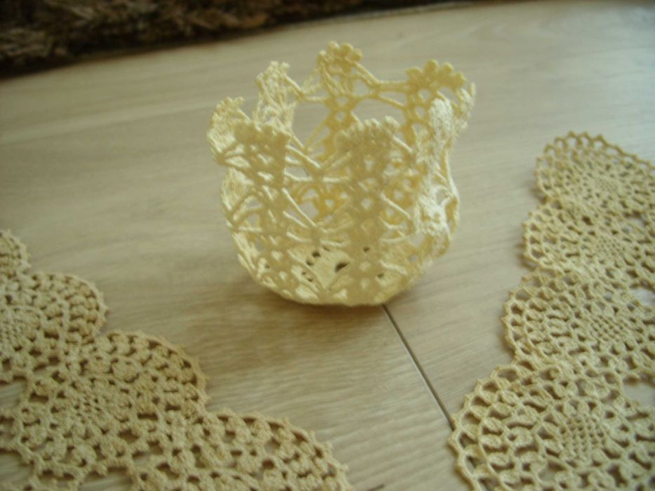 Карета и дантела на една кука