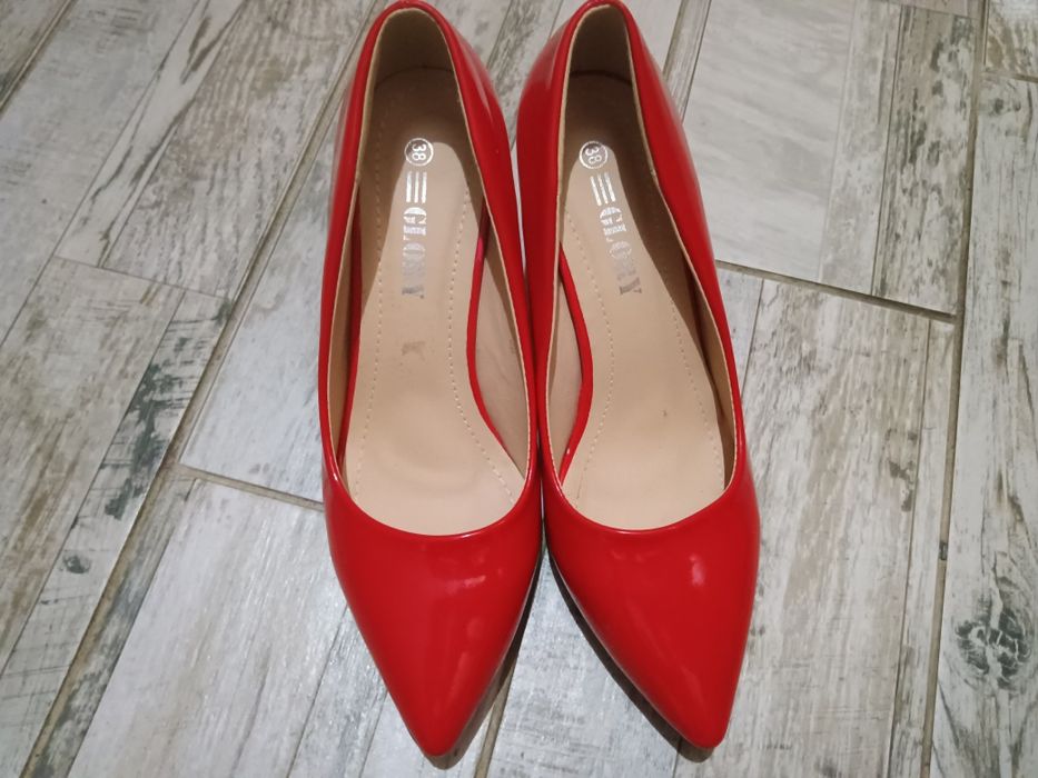 Продавам 3 чифта италиански обувки 38н