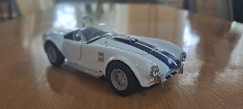 Игрушечная металическая машинка FORD COBRA
