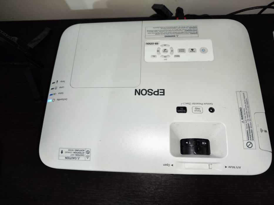 Videoproiector Epson EB-2250U – 5000 lumeni, WUXGA, stare impecabilă