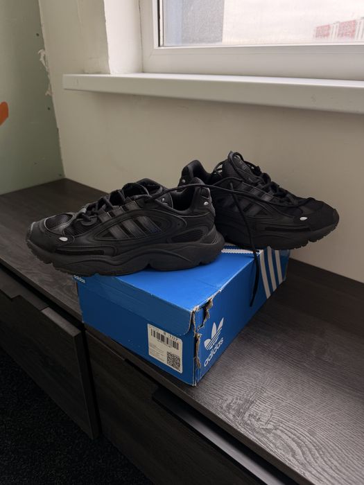 Кроссовки adidas Ozweego