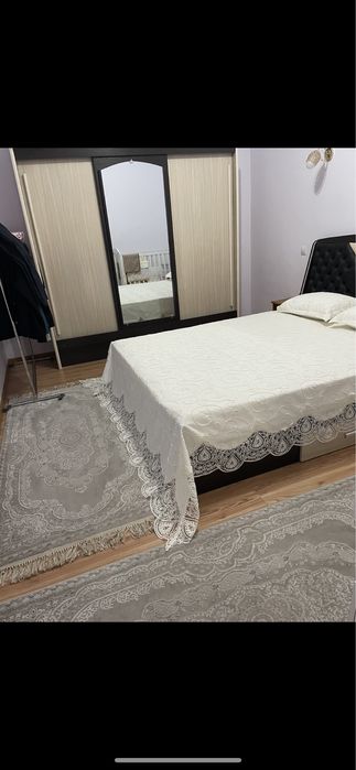 шкаф купе и кровать