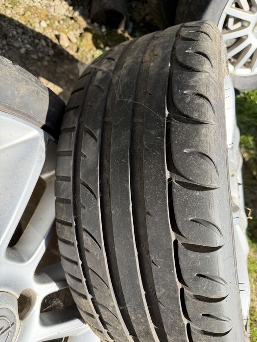 Jante r17 cu anvelope 215 45 17 in 4 gauri