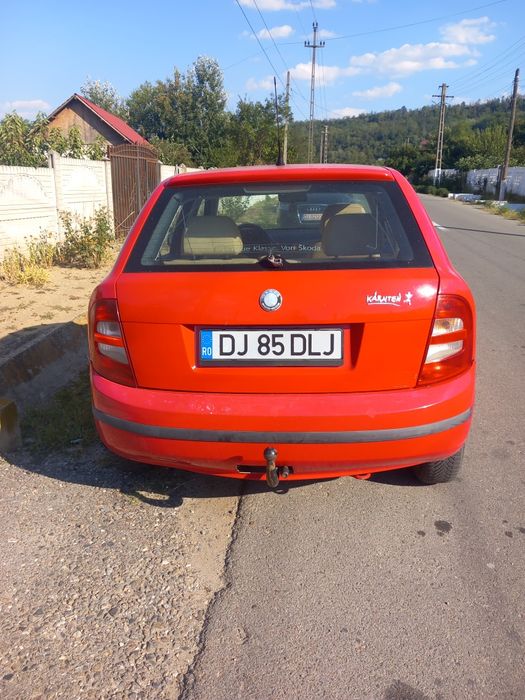Vand mașina skoda