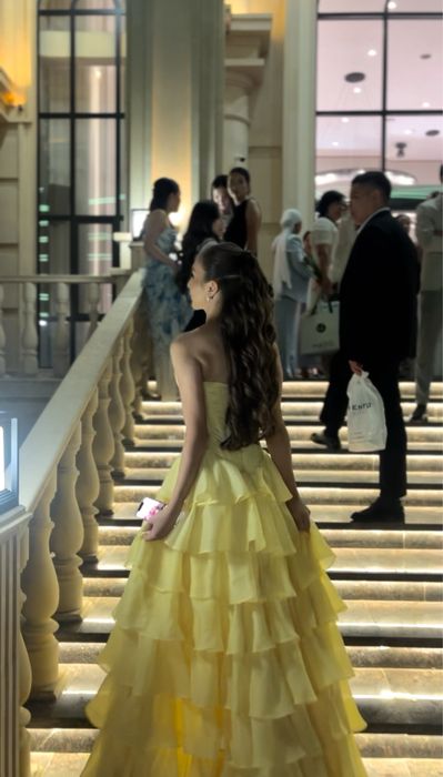 Желтое выпускное платье, сшито на заказ