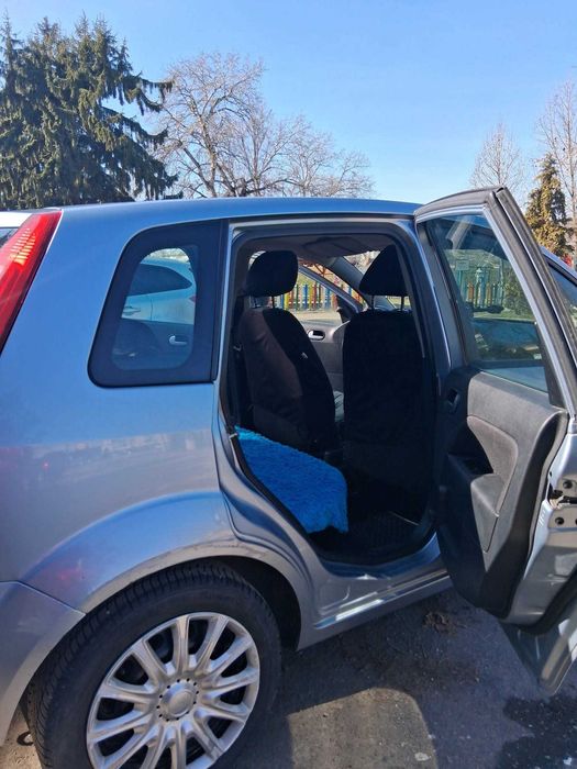 Mașină  Ford fiesta