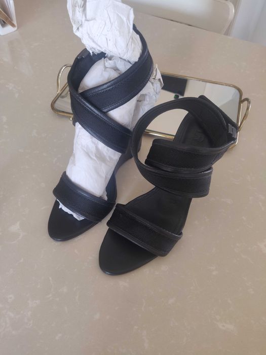 Сандали UGG , Zara, 39 размер с платформа, отлични