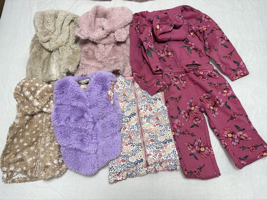 Lot hăinuțe fetițe – veste blanita  + vestă 2 fețe + trening floral