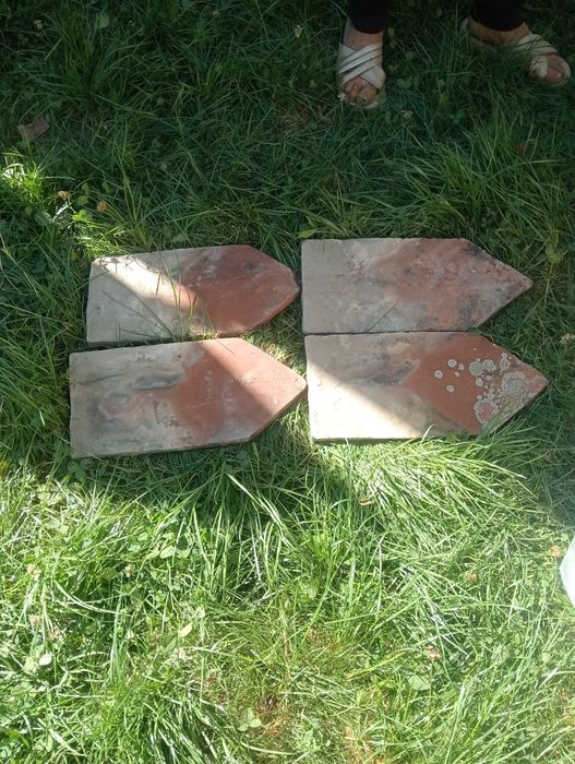 Vând țiglă veche solzii până în 10 mi bucăți