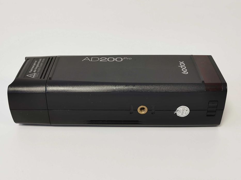 Преносима светкавица Godox AD200 Pro