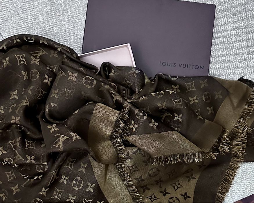 Красивый платок LV !