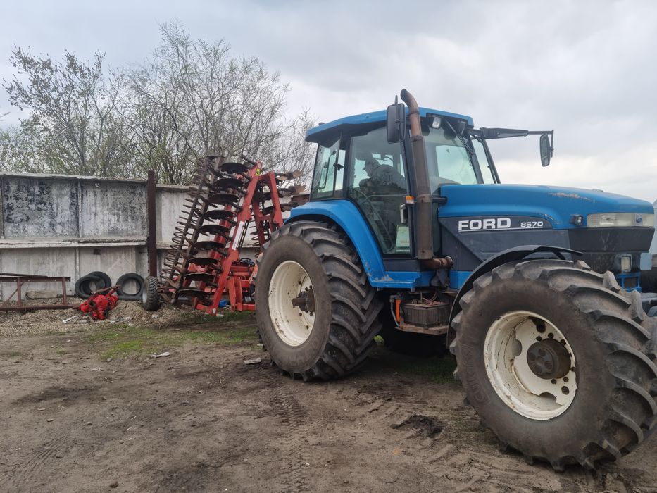 Трактор  new holland 8670