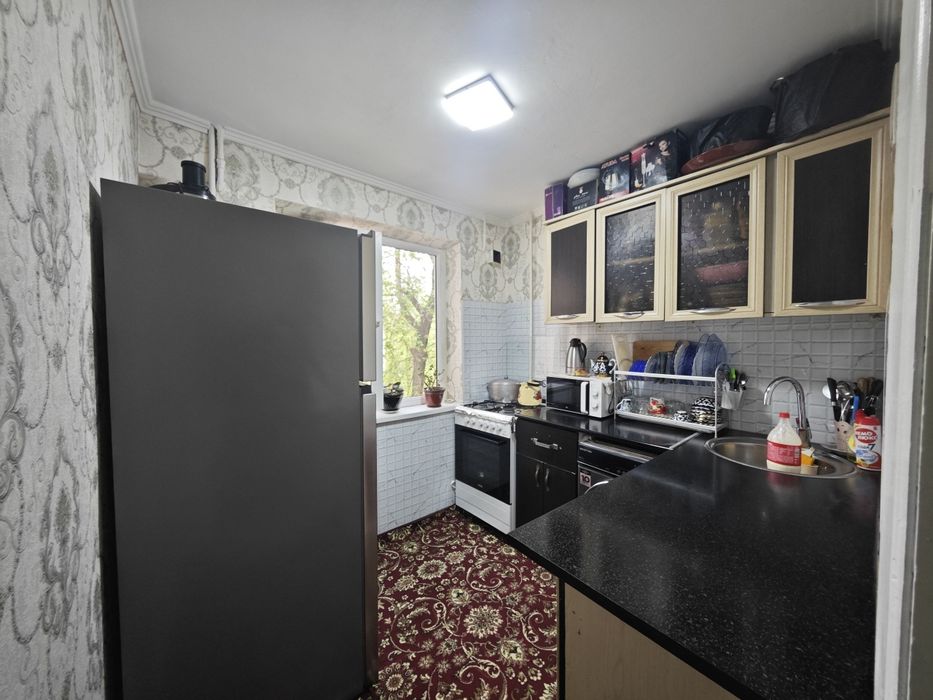 Срочно сотилади 2 хонали 3 этаж 4 этажлик дом