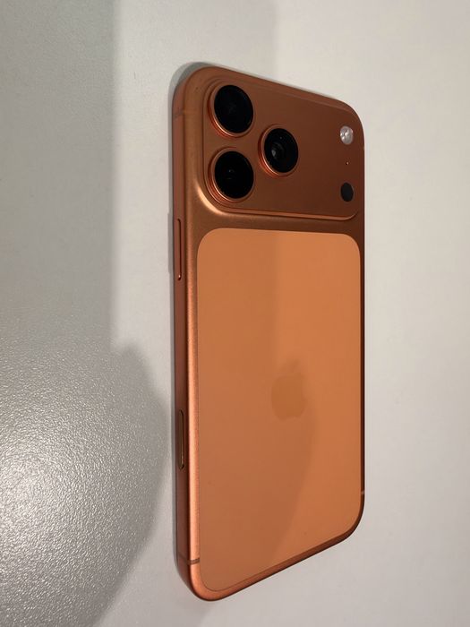 Продам 17 pro max