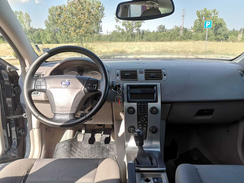Автомобил Volvo V50