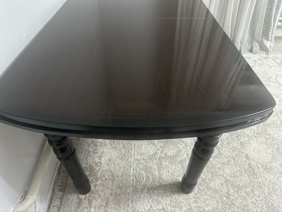 Продается стол в хорошем состояний