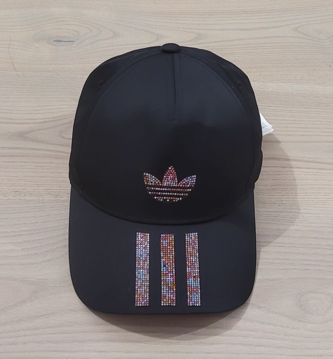 Sapca Adidas dama, model deosebit.